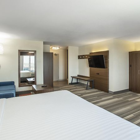 Holiday Inn Express & Suites Medicine Hat By Ihg Buitenkant foto