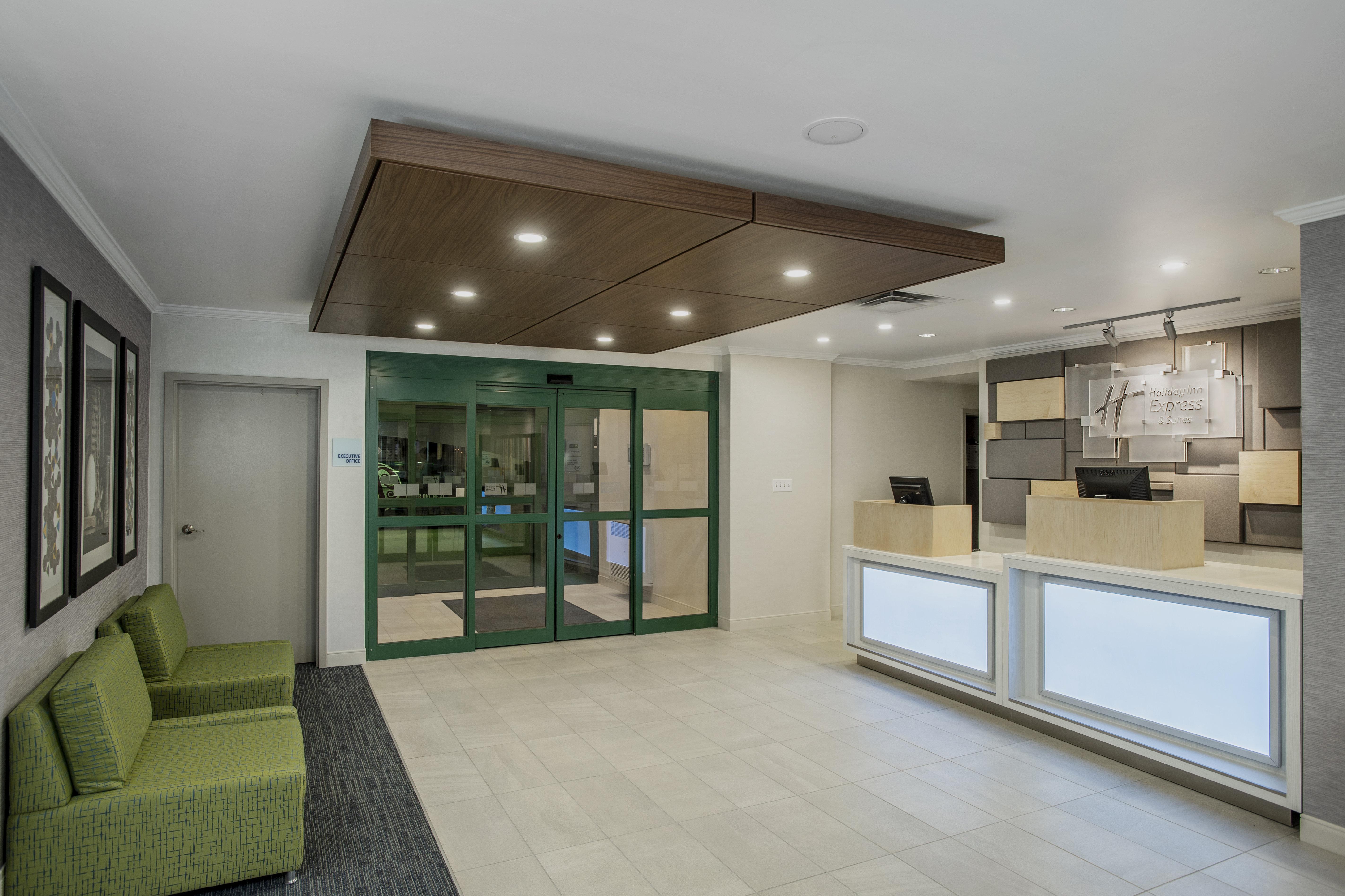 Holiday Inn Express & Suites Medicine Hat By Ihg Buitenkant foto
