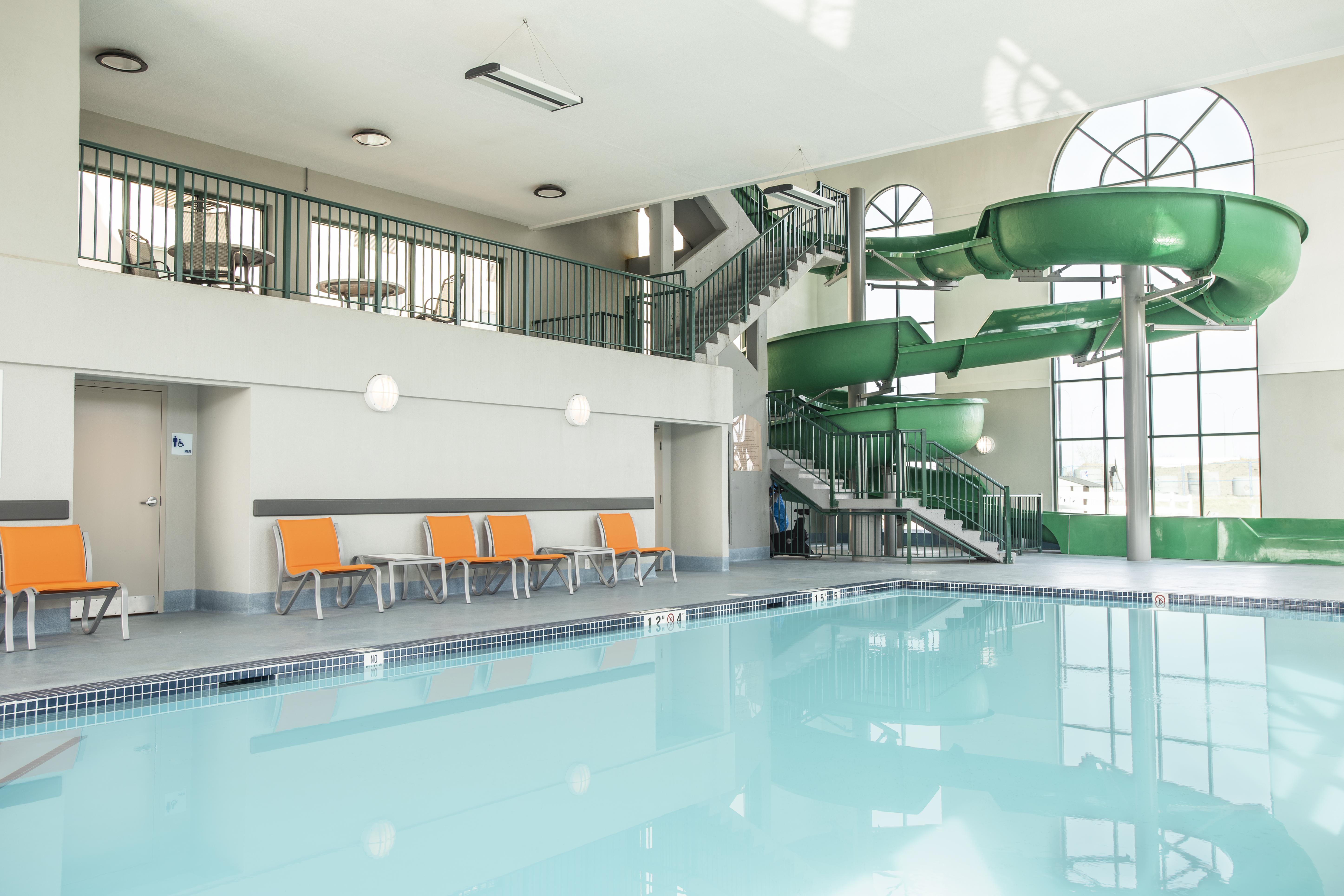 Holiday Inn Express & Suites Medicine Hat By Ihg Buitenkant foto