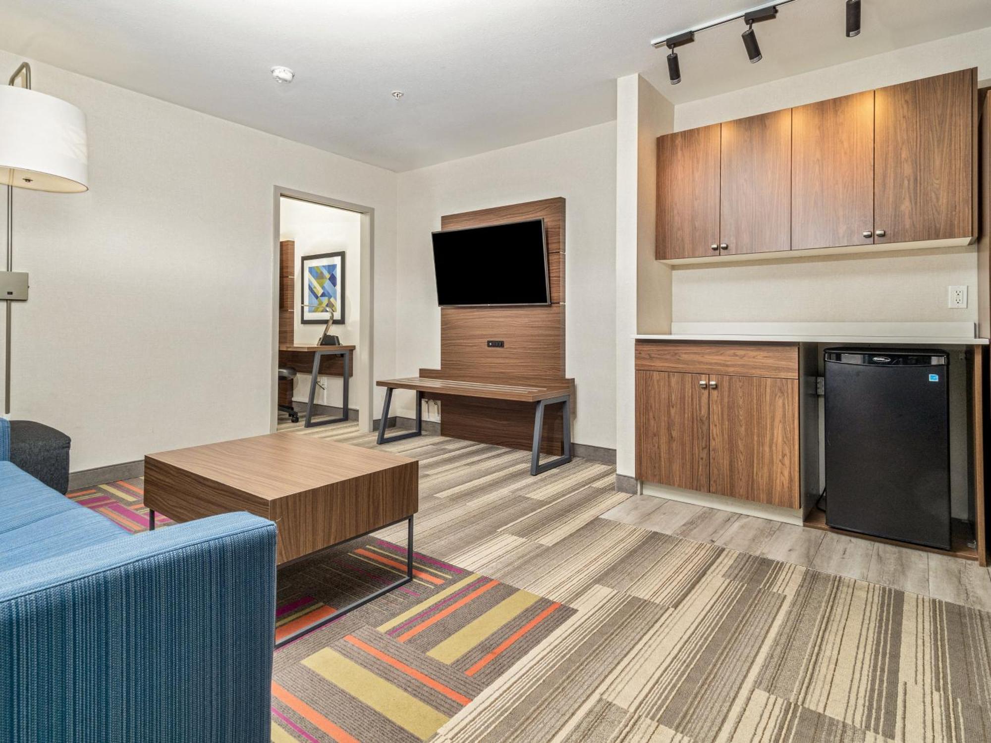 Holiday Inn Express & Suites Medicine Hat By Ihg Buitenkant foto