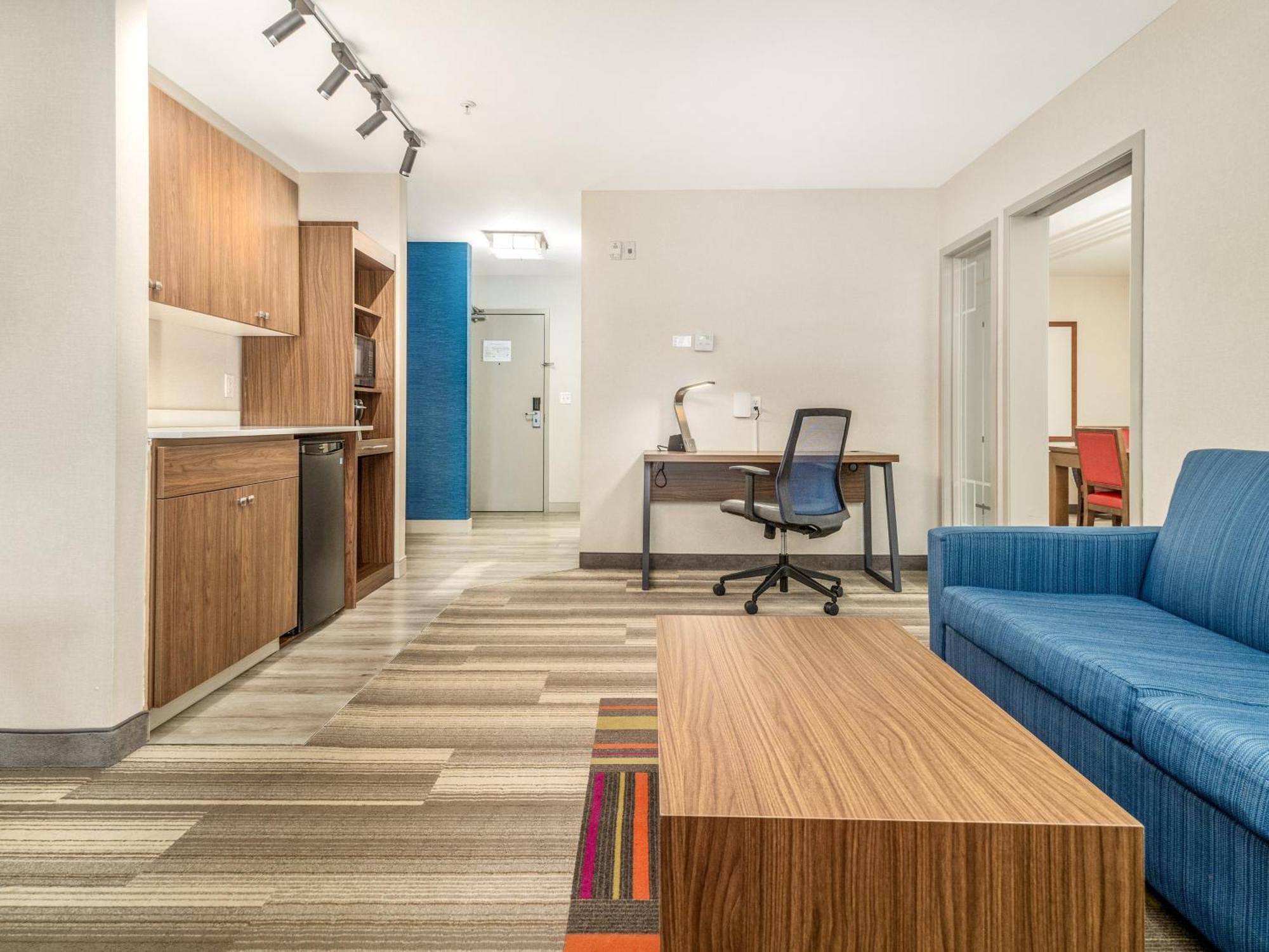 Holiday Inn Express & Suites Medicine Hat By Ihg Buitenkant foto