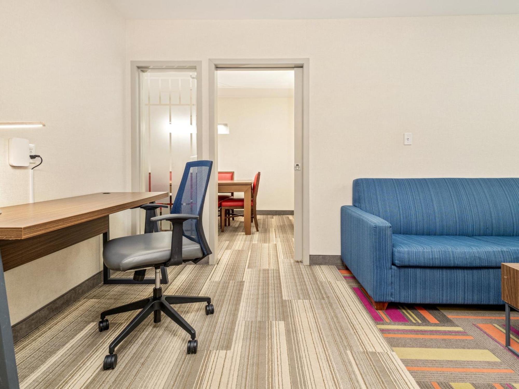 Holiday Inn Express & Suites Medicine Hat By Ihg Buitenkant foto