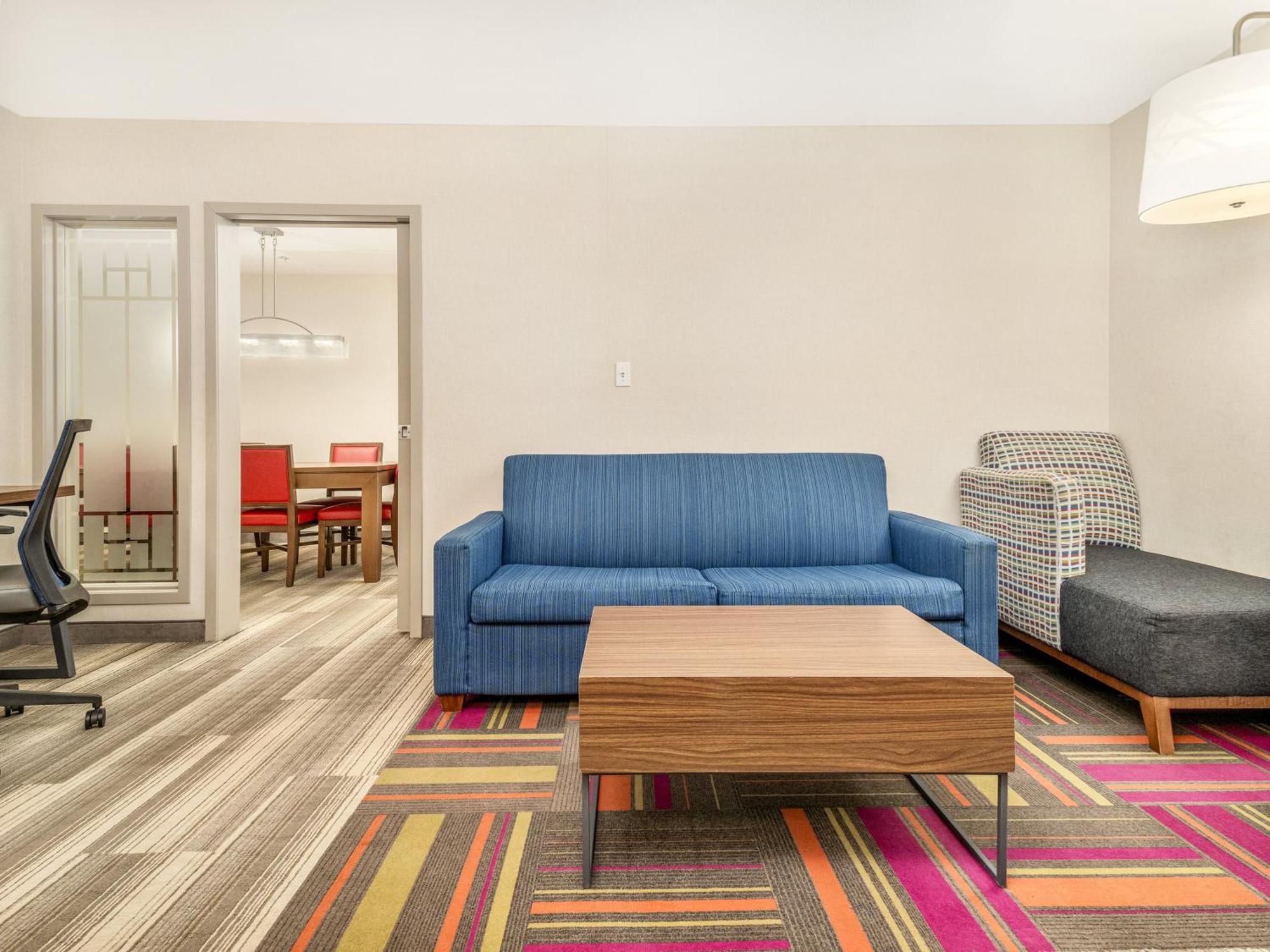 Holiday Inn Express & Suites Medicine Hat By Ihg Buitenkant foto