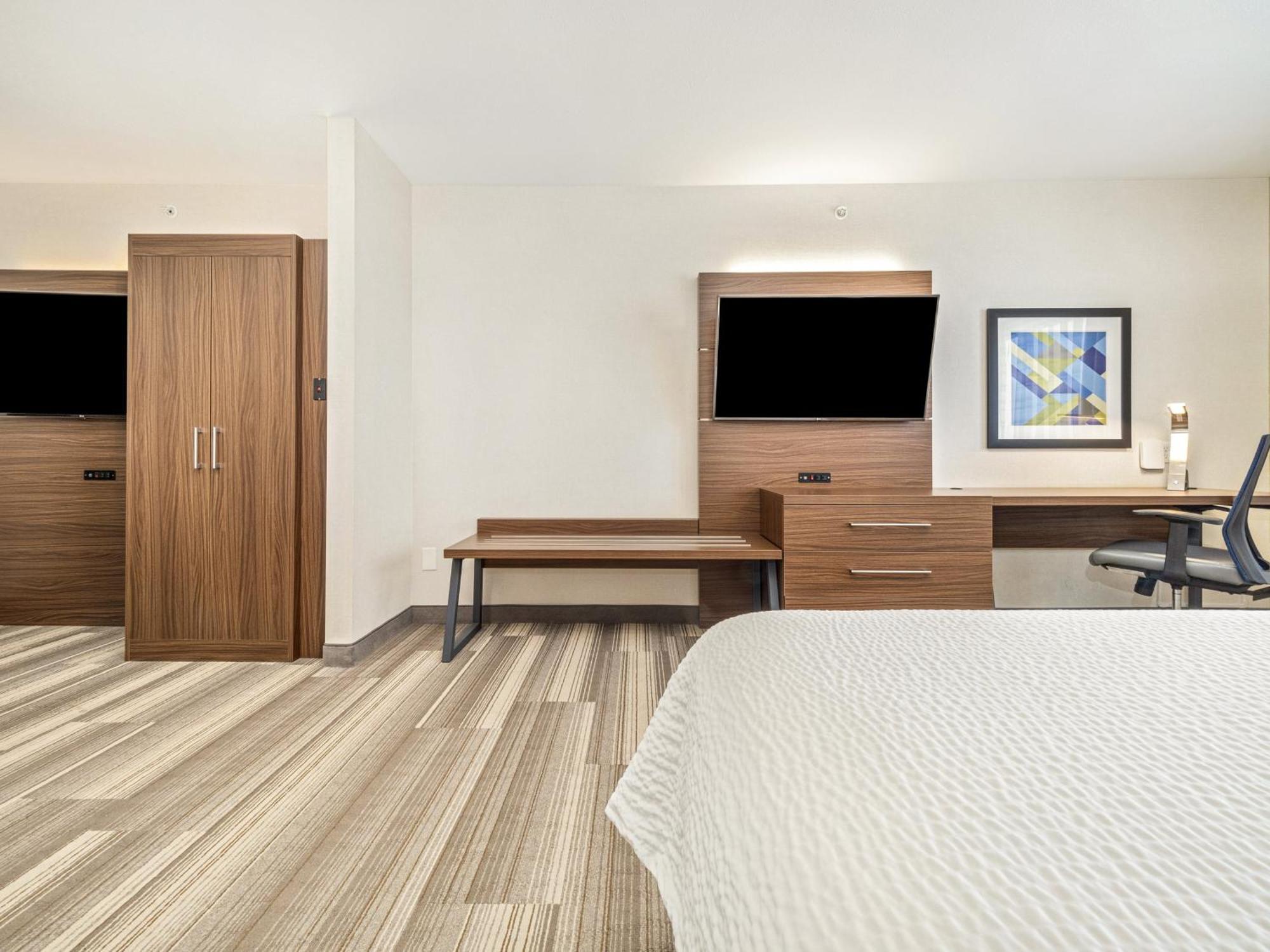 Holiday Inn Express & Suites Medicine Hat By Ihg Buitenkant foto
