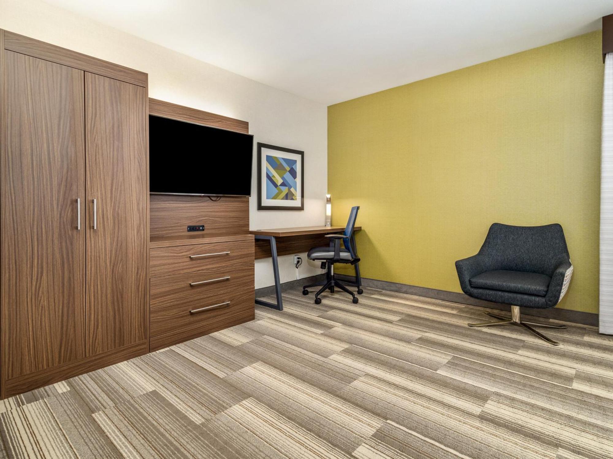 Holiday Inn Express & Suites Medicine Hat By Ihg Buitenkant foto