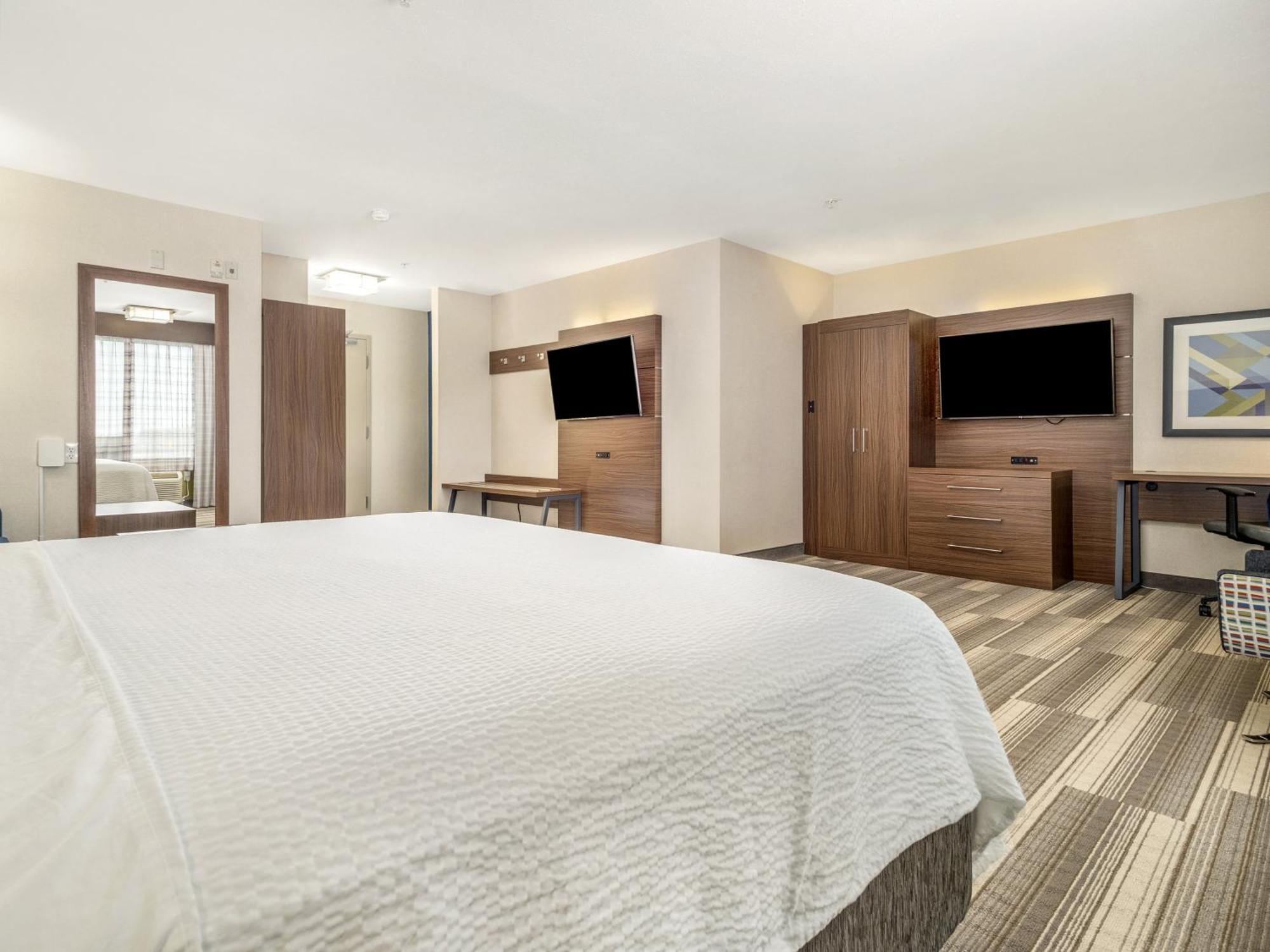 Holiday Inn Express & Suites Medicine Hat By Ihg Buitenkant foto