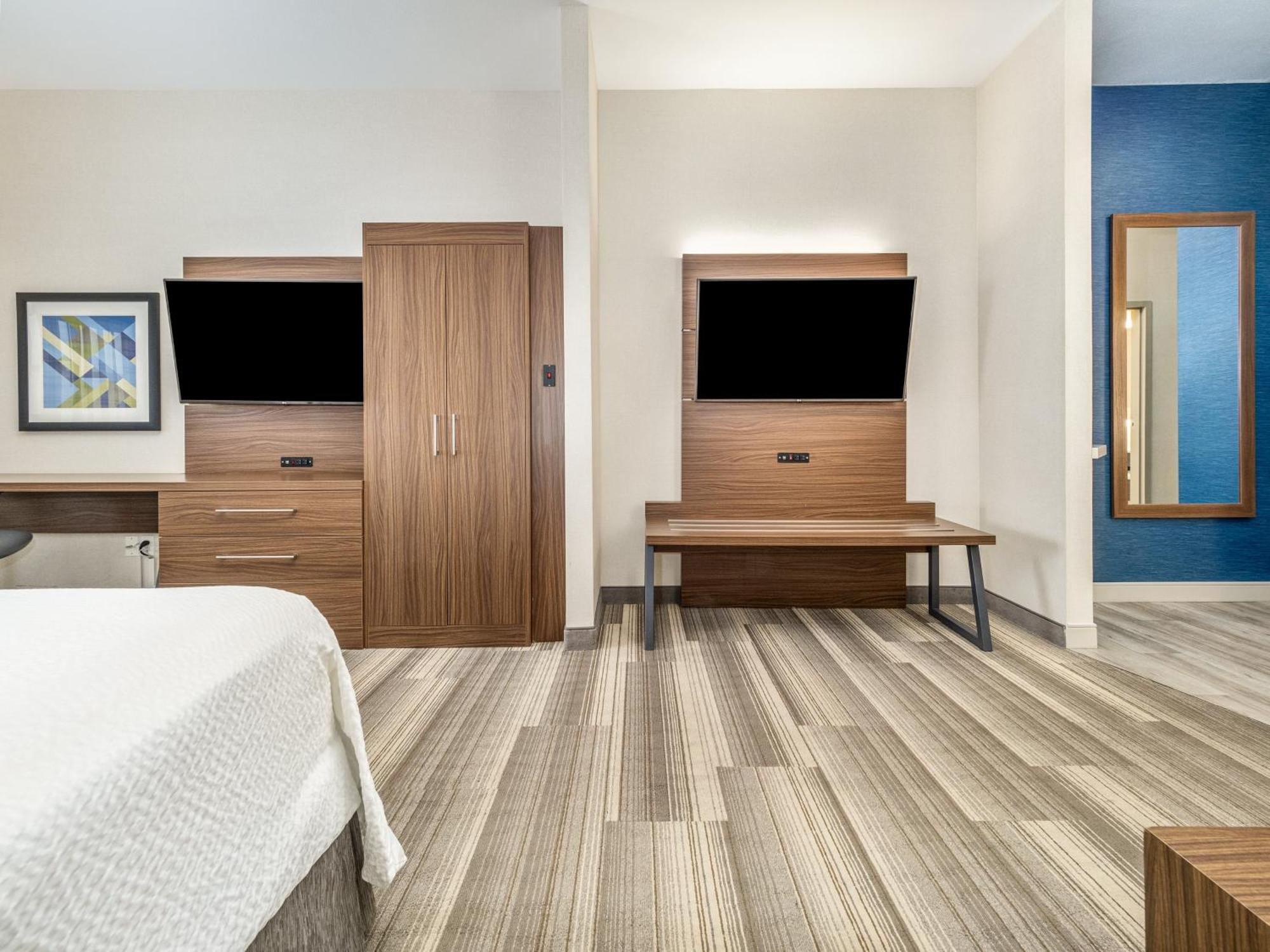 Holiday Inn Express & Suites Medicine Hat By Ihg Buitenkant foto