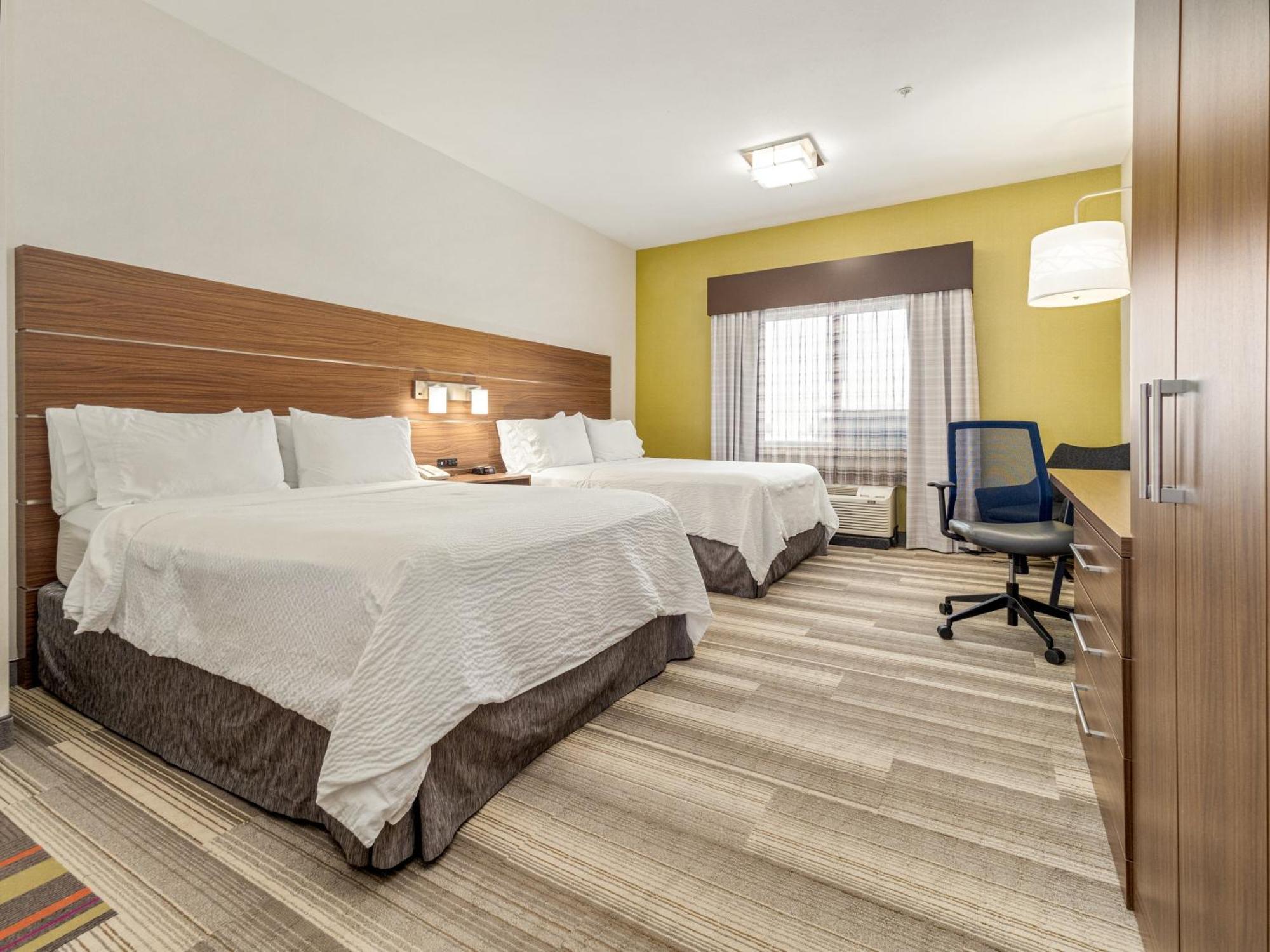 Holiday Inn Express & Suites Medicine Hat By Ihg Buitenkant foto
