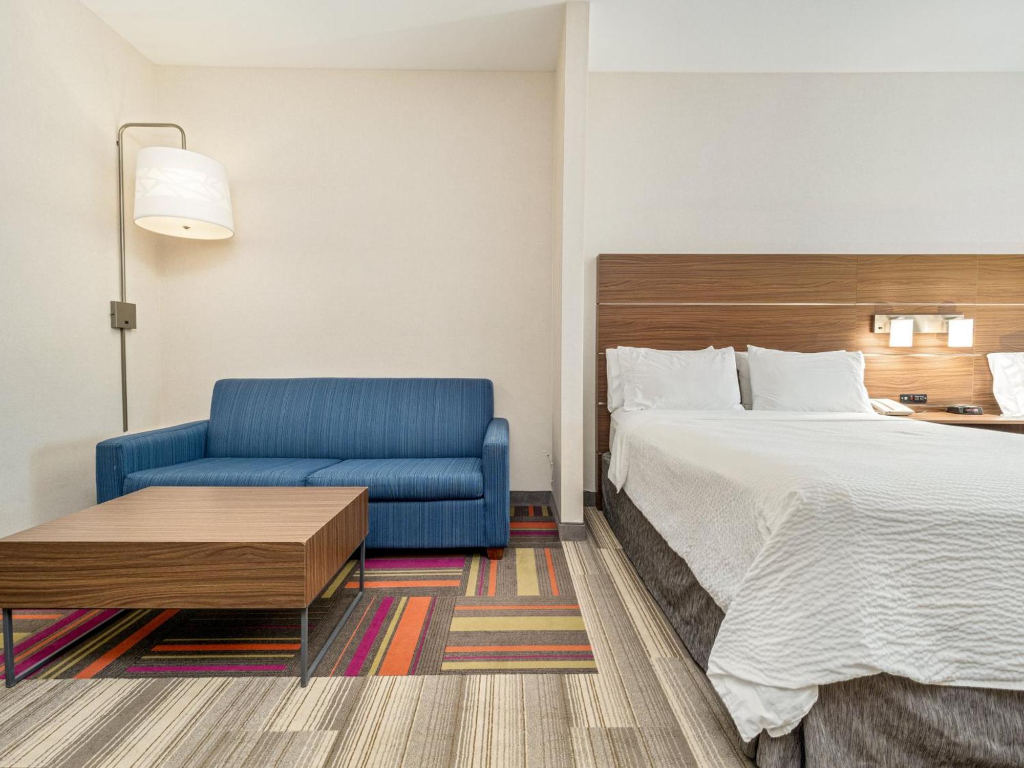 Holiday Inn Express & Suites Medicine Hat By Ihg Buitenkant foto