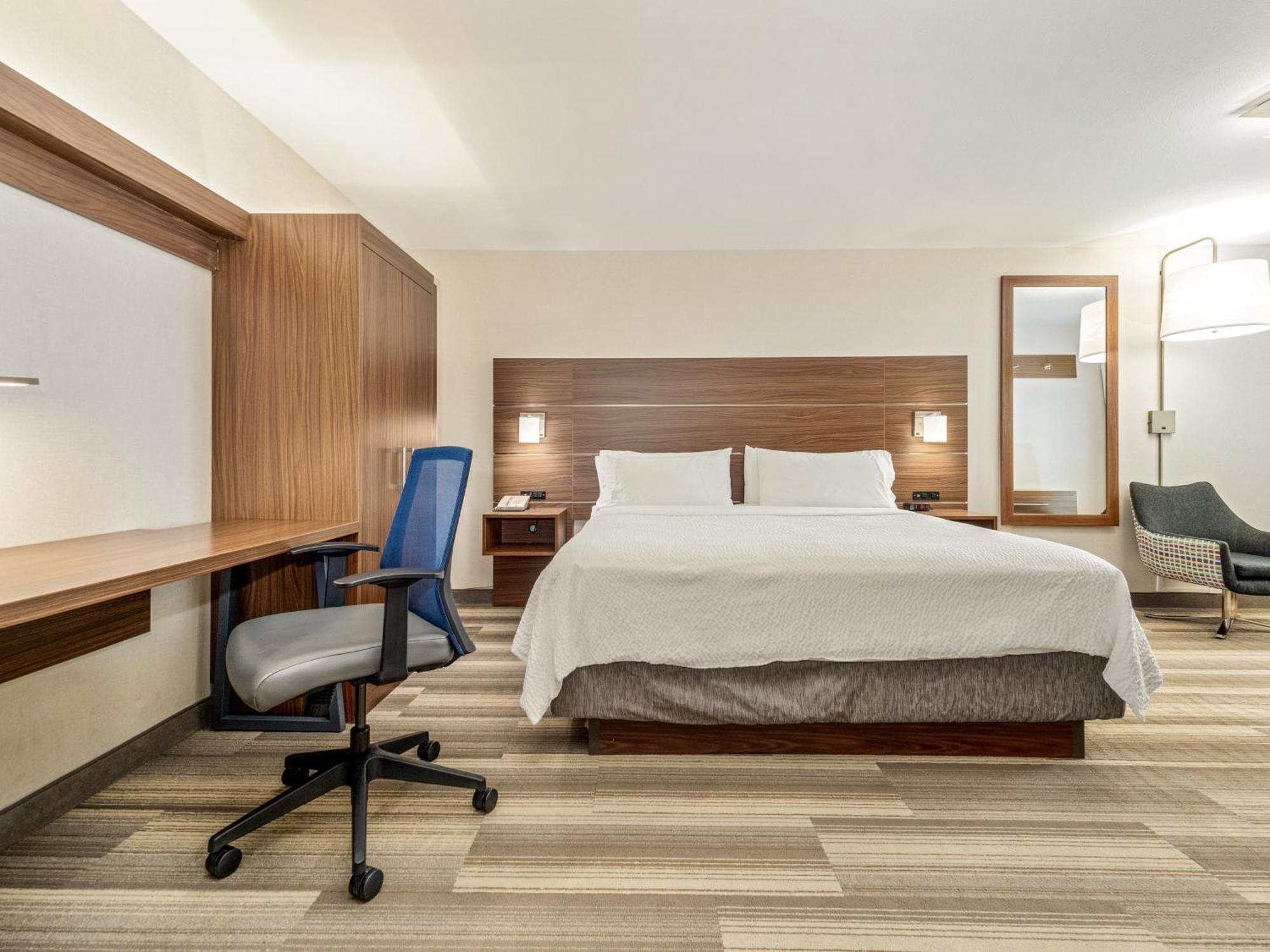 Holiday Inn Express & Suites Medicine Hat By Ihg Buitenkant foto