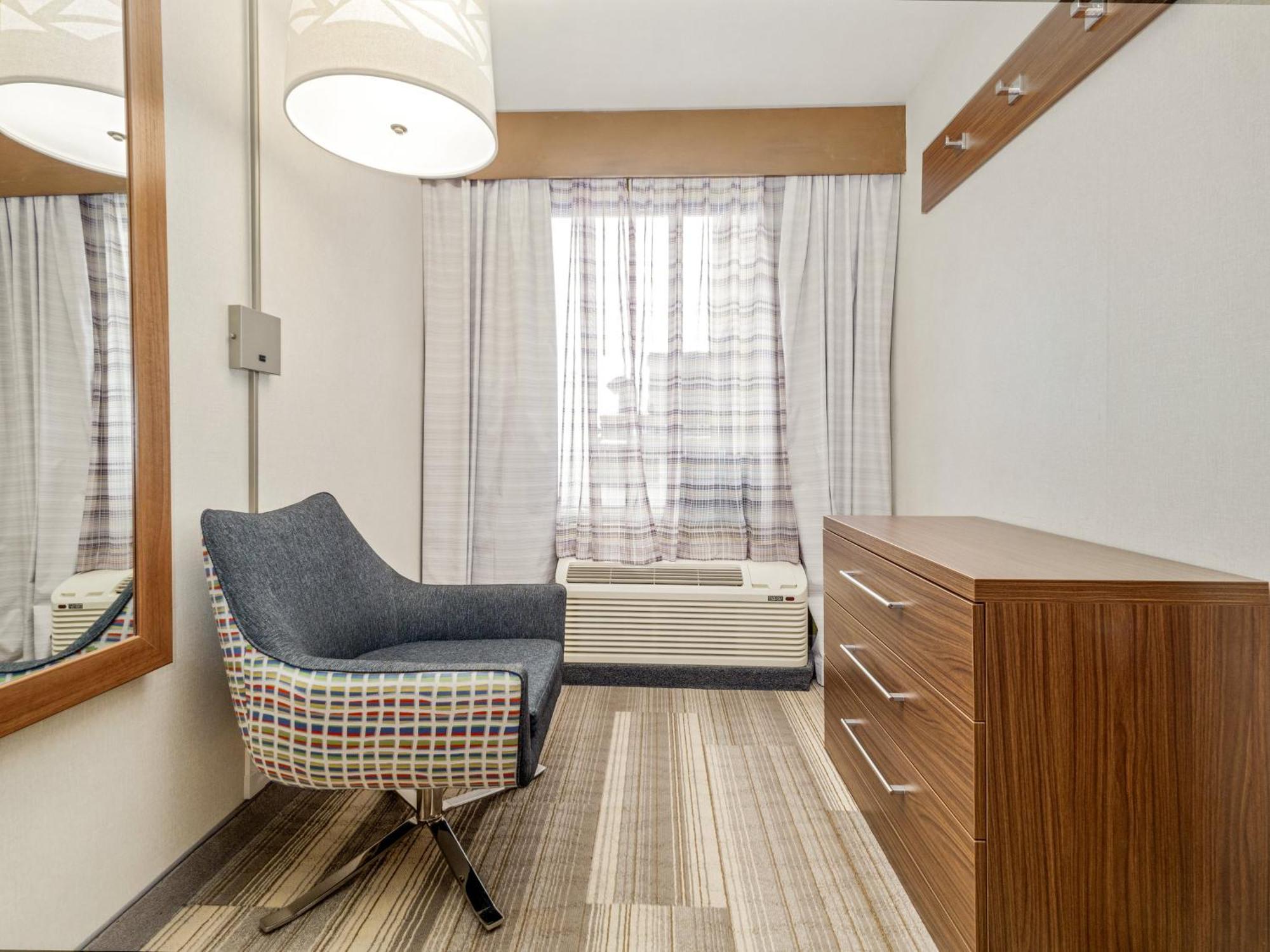 Holiday Inn Express & Suites Medicine Hat By Ihg Buitenkant foto