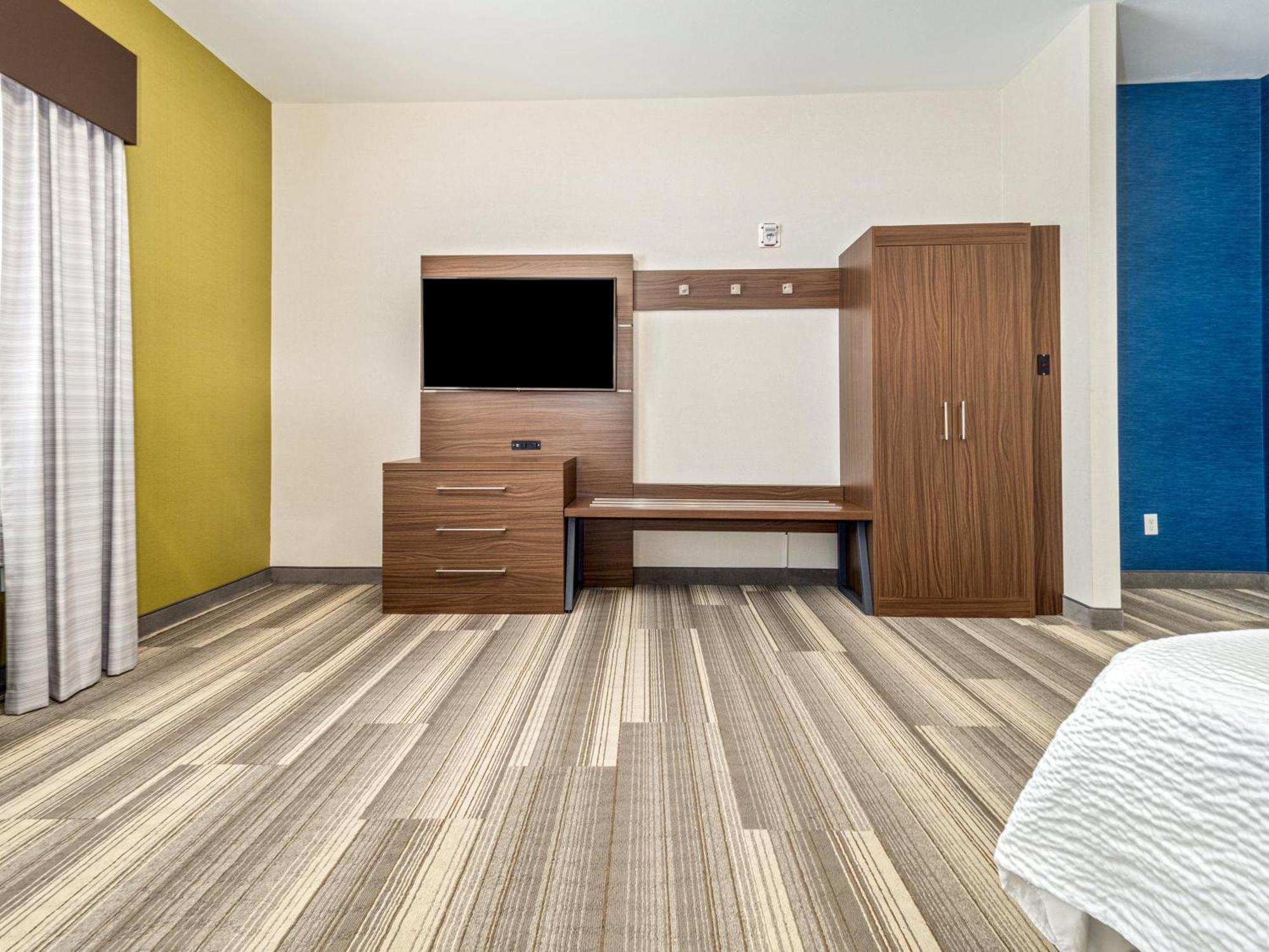 Holiday Inn Express & Suites Medicine Hat By Ihg Buitenkant foto